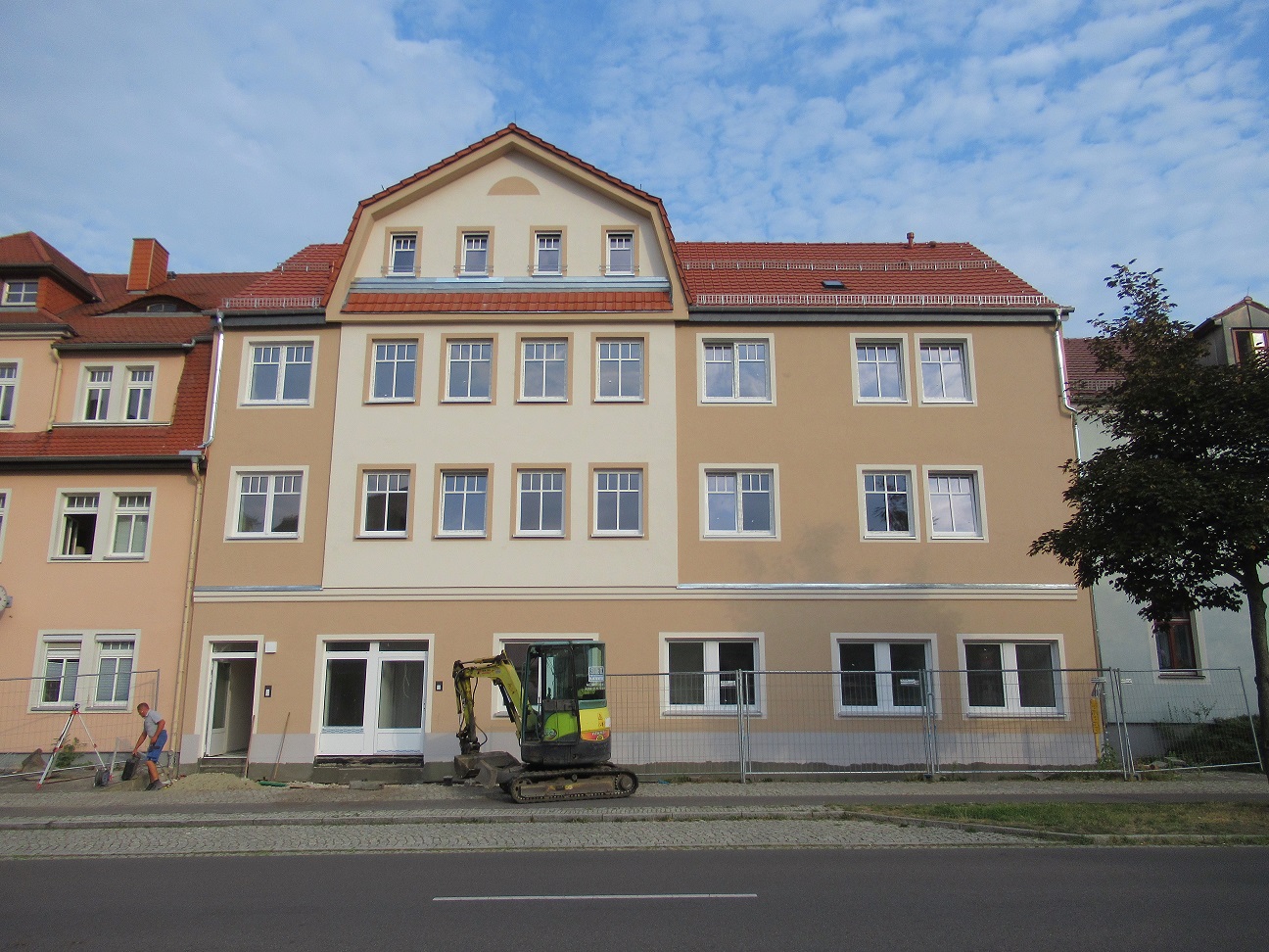 Sanierung Mehrfamilienhaus mit Arztpraxis in Bernsdorf